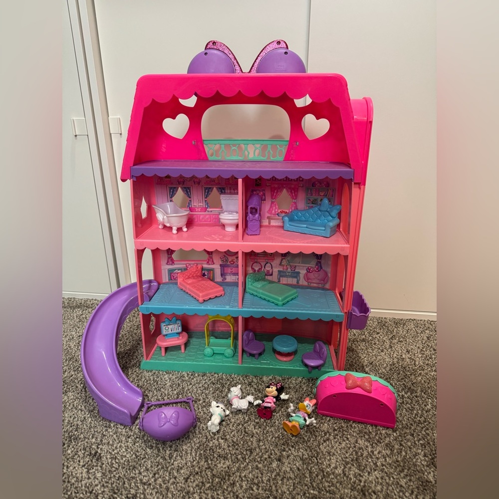 Disney Junior Minnie Mouse Bow-Tel Hotel